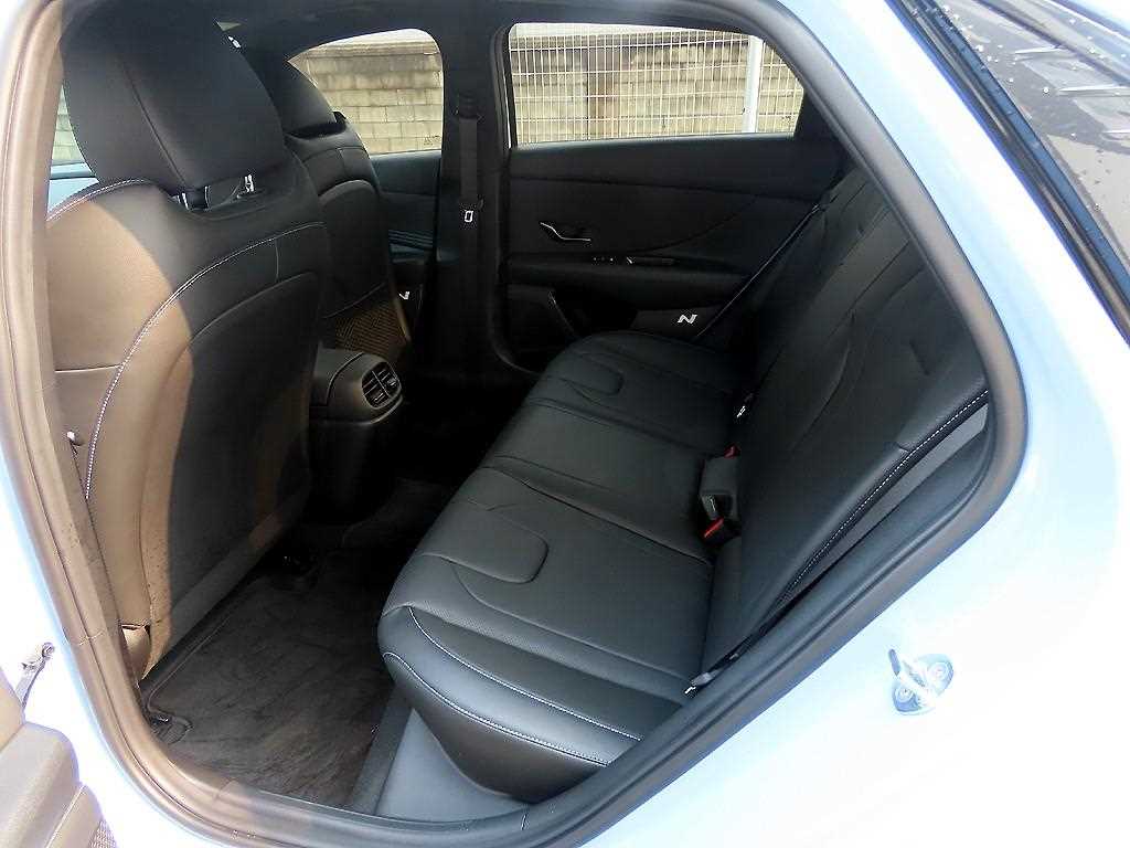 HYUNDAI Avante - Vista 7