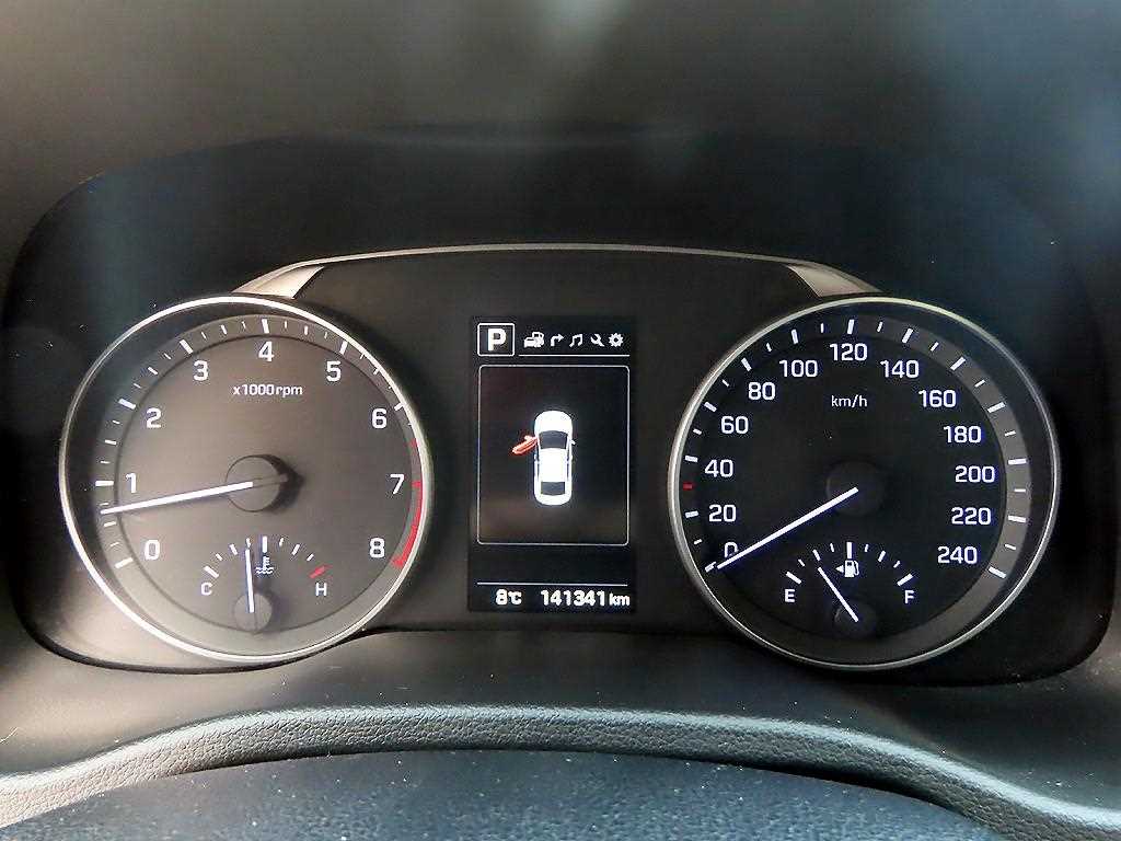 HYUNDAI Avante - Vista 9