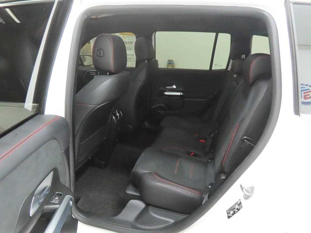 Mercedes Benz GLB Class - Vista 6