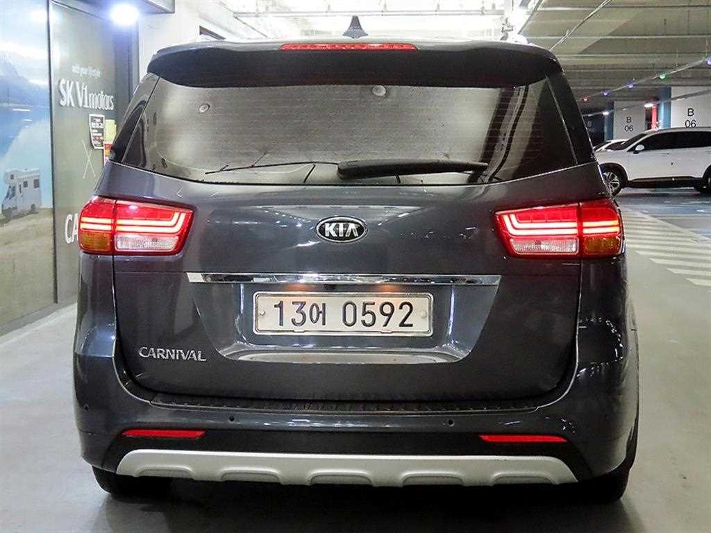 KIA Carnival - Vista 4