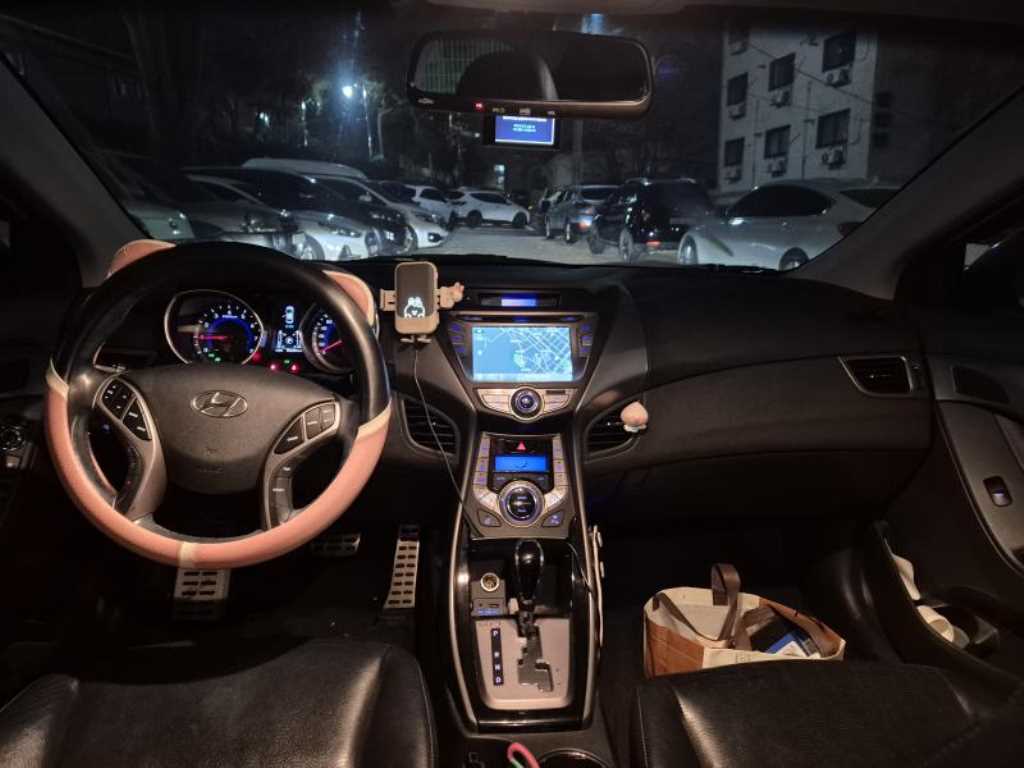 HYUNDAI Avante - Vista 8