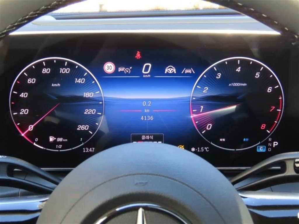 Mercedes Benz GLC Class - Vista 5