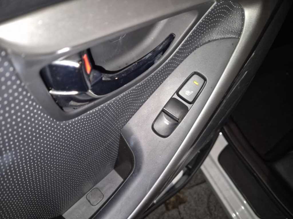 HYUNDAI Avante 2013 Blanco - Importación desde Corea - HF Imports Iquique - Foto 17