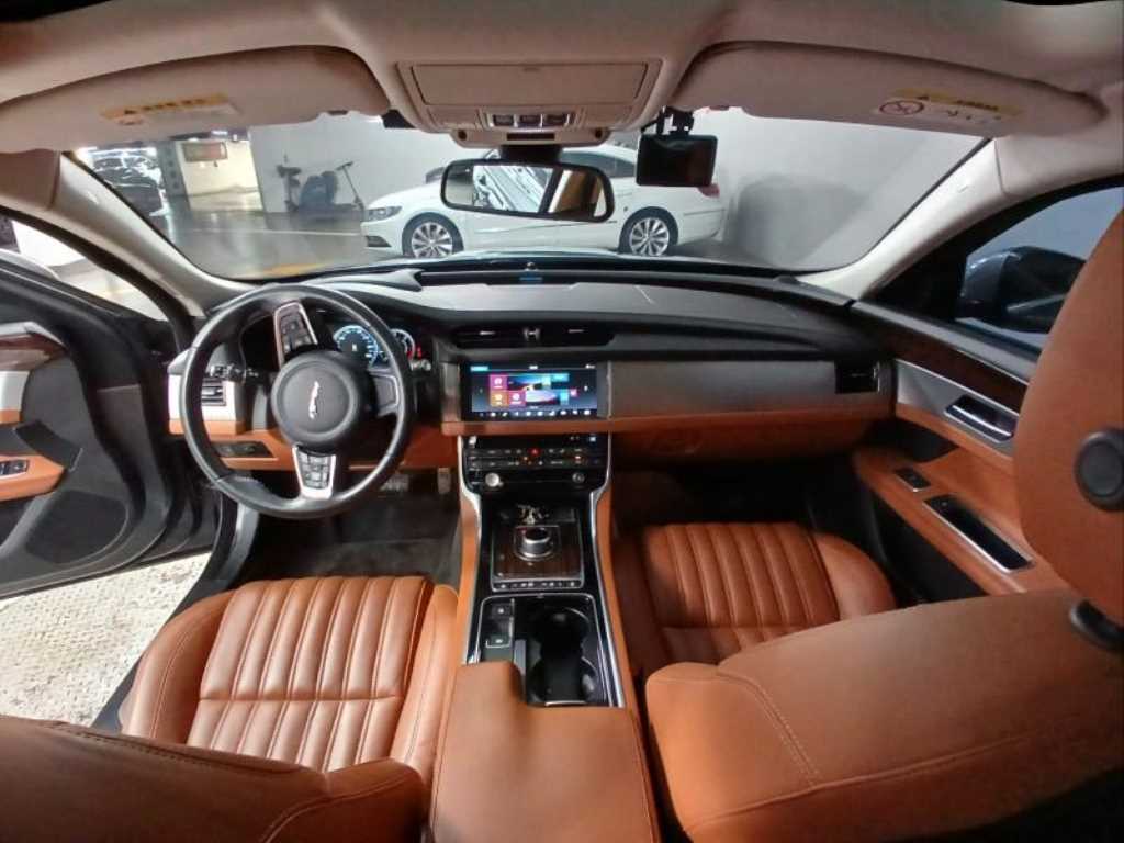 Jaguar XF - Vista 6