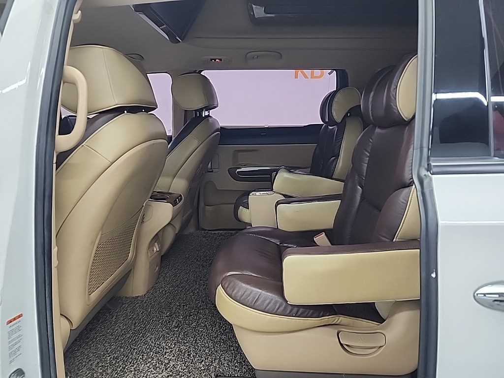KIA Carnival - Vista 12