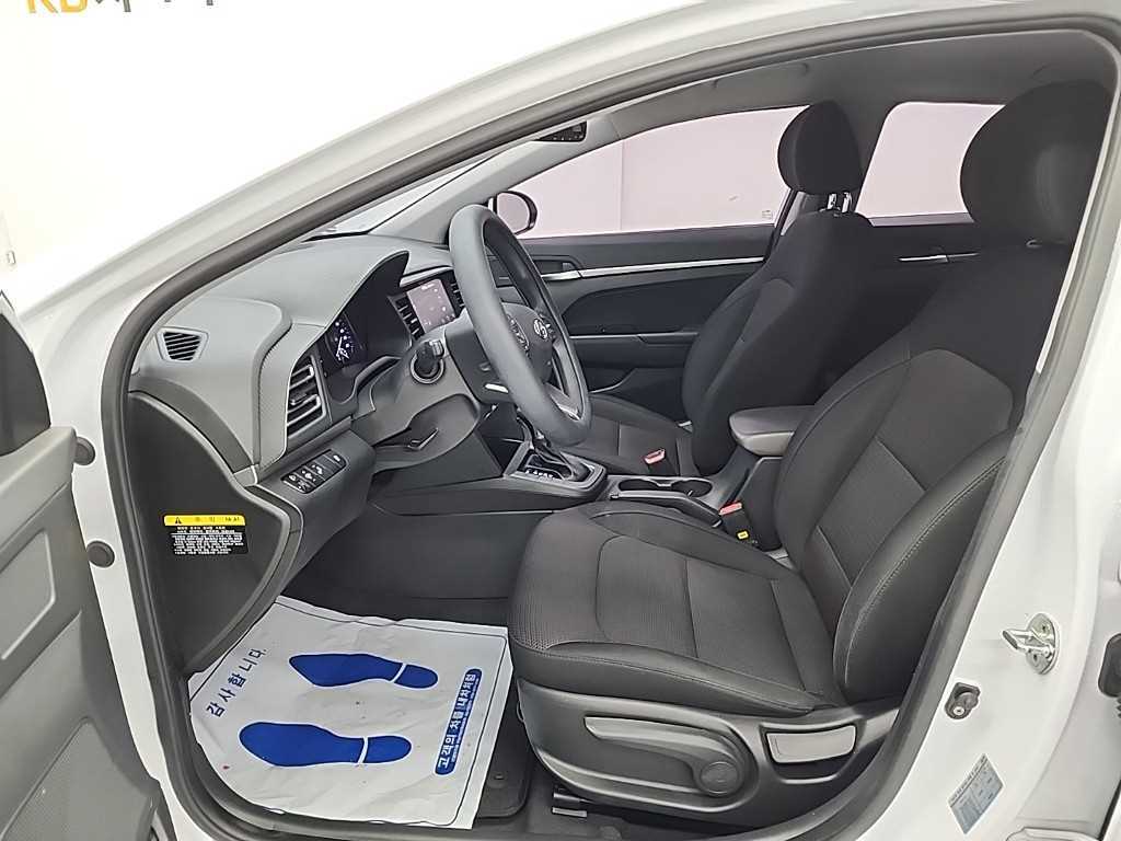 HYUNDAI Avante - Vista 11