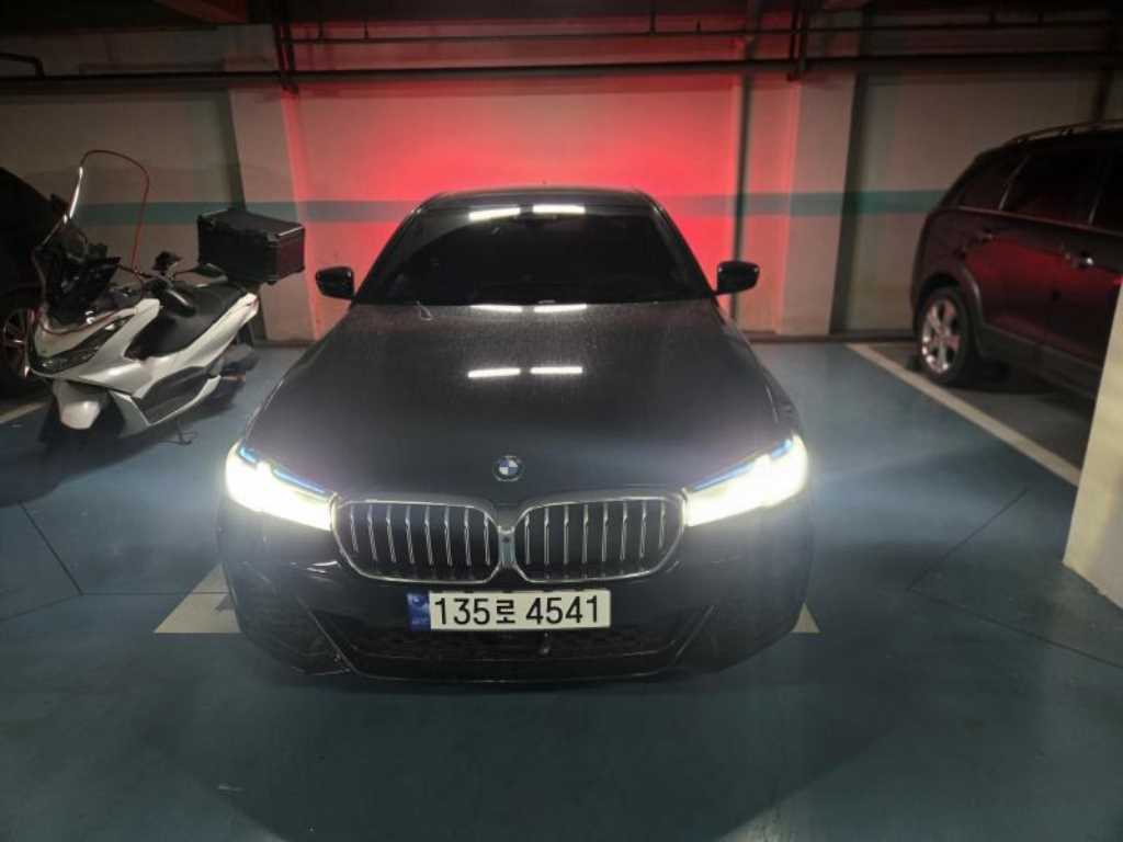 BMW 5 Series 2023 Negro - Importación desde Corea - HF Imports Iquique - Foto 1