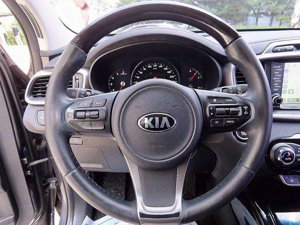 KIA Sorento - Vista 8