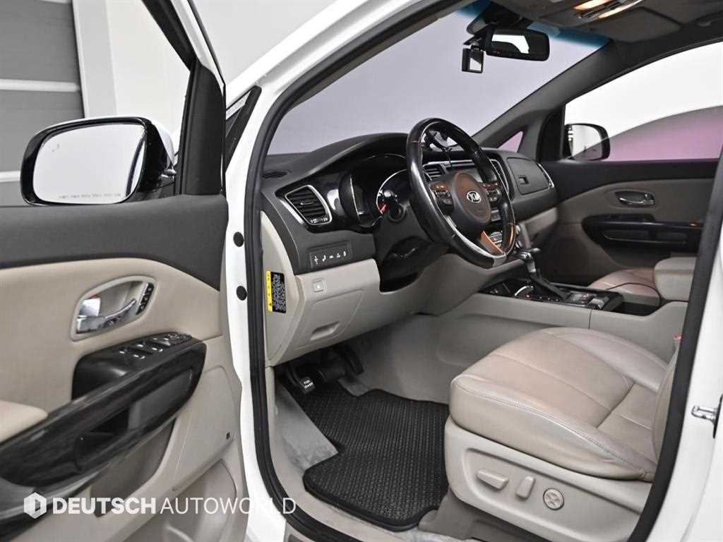 KIA Carnival - Vista 11