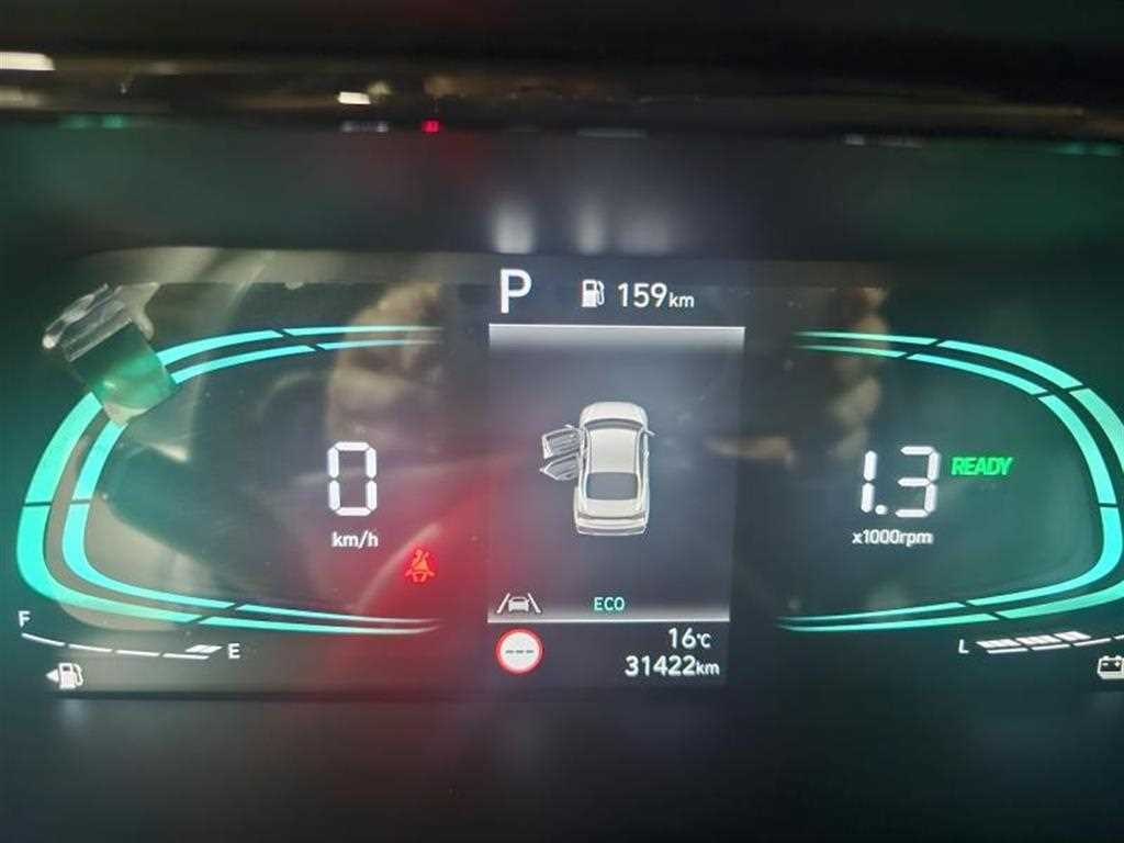 HYUNDAI Avante - Vista 9