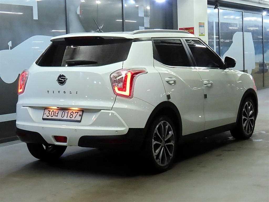 Ssangyong Tivoli - Vista 4