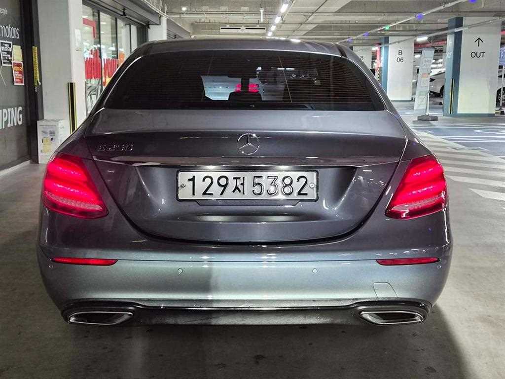Mercedes Benz E class - Vista 5