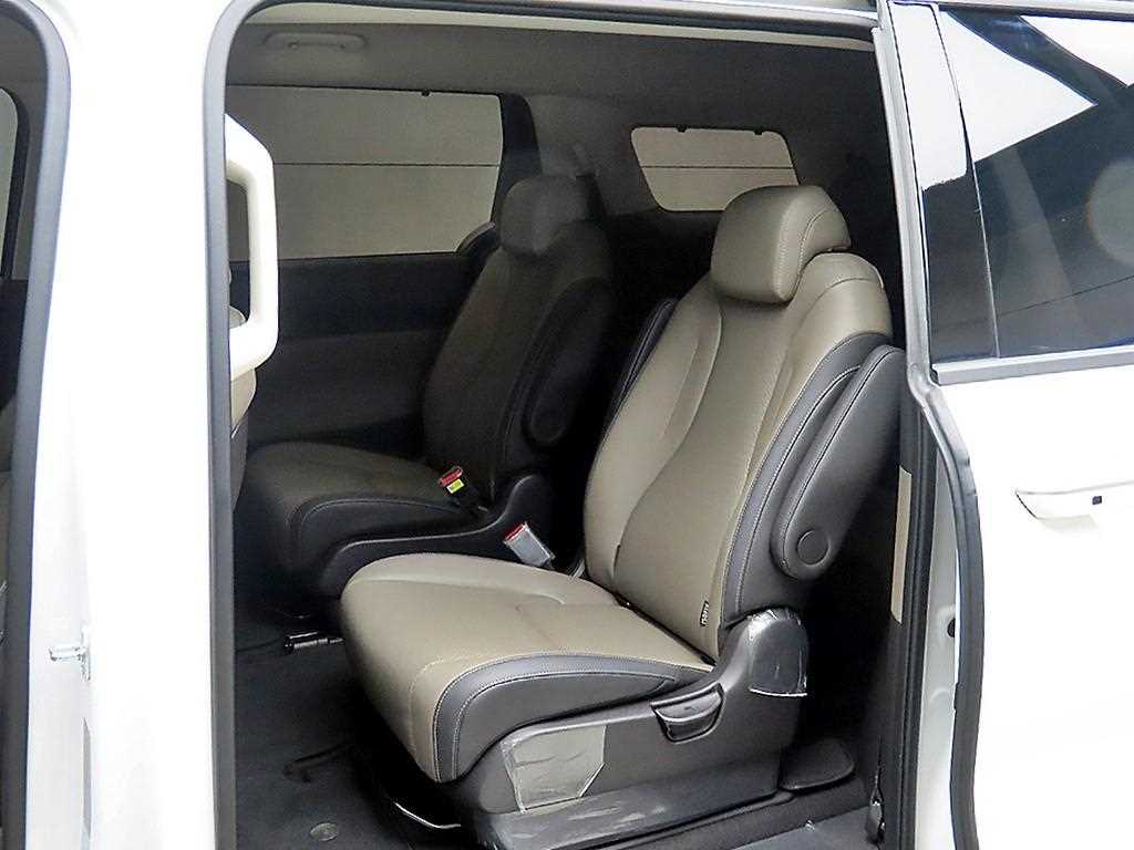 KIA Carnival - Vista 6