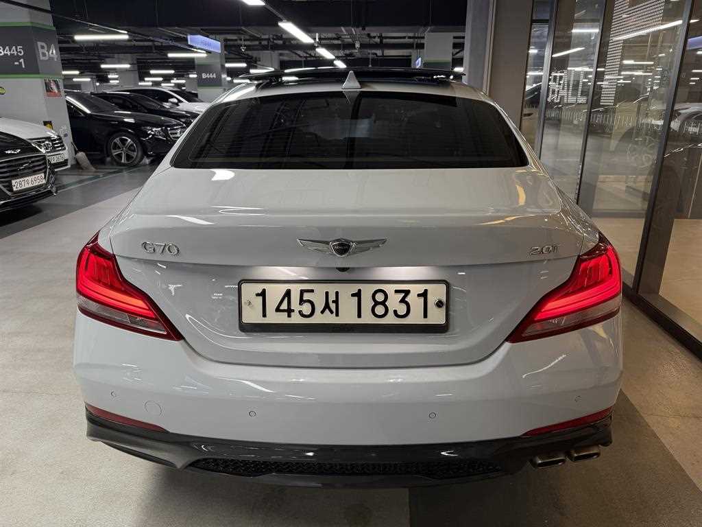 Genesis G70 - Vista 6