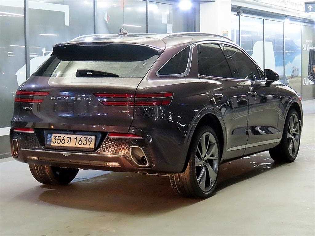Genesis GV70 - Vista 5