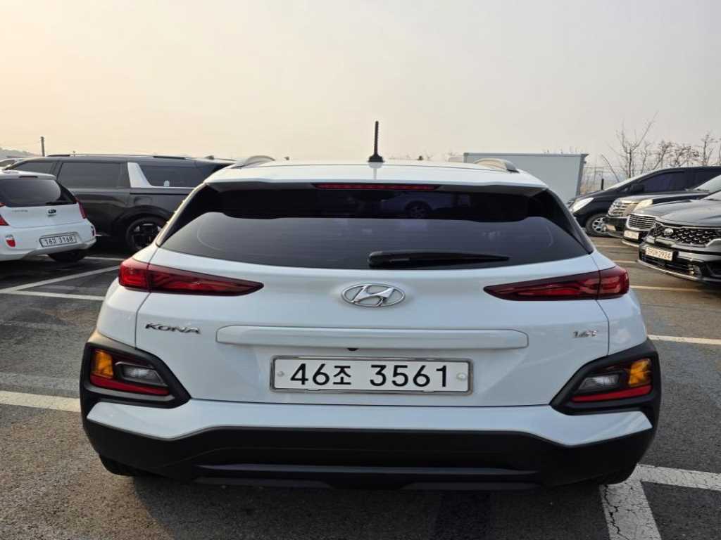 HYUNDAI Kona - Vista 4