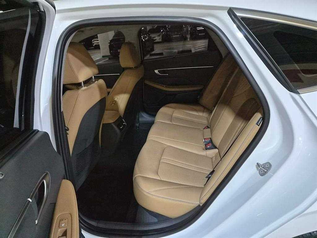 HYUNDAI Sonata - Vista 7