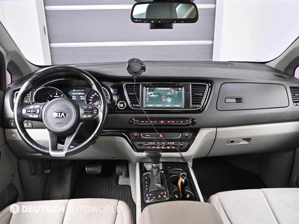 KIA Carnival - Vista 7