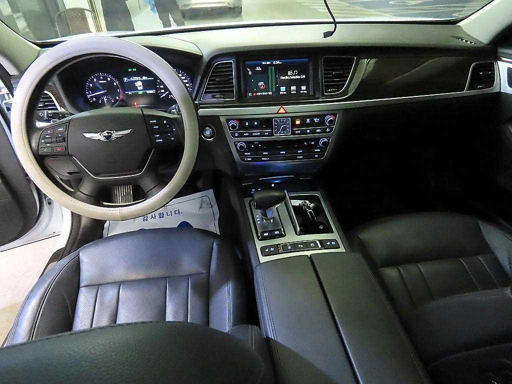 Genesis G80 - Vista 10