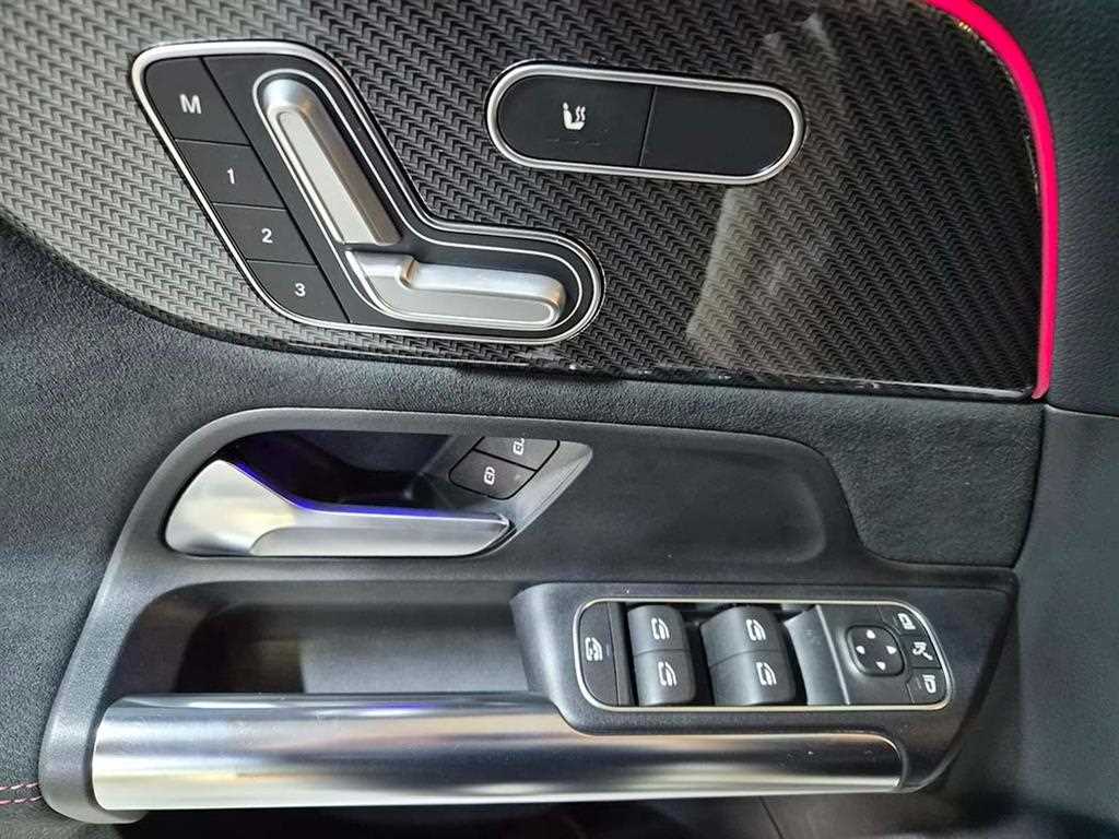 Mercedes Benz GLA Class - Vista 11