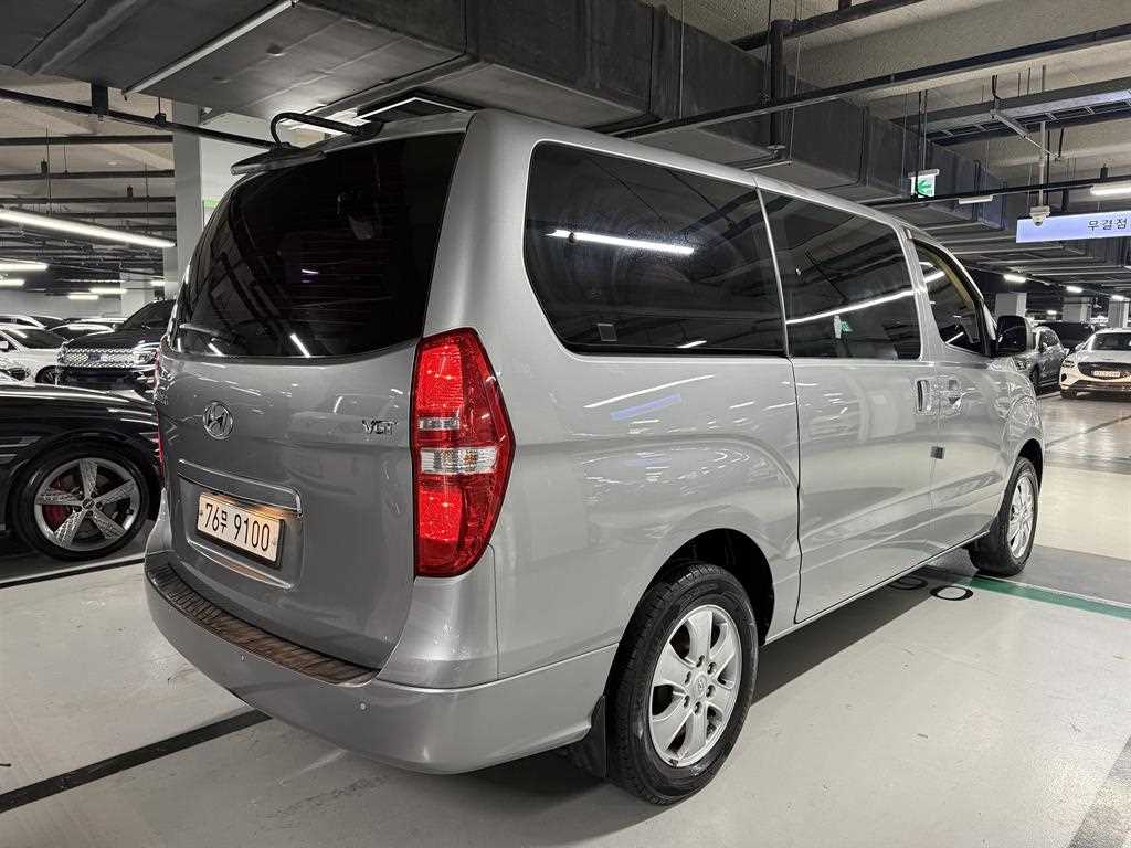 HYUNDAI Starex - Vista 4