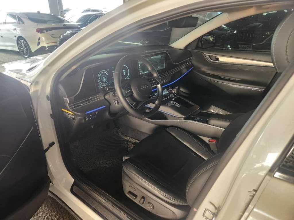 HYUNDAI Grandeur - Vista 11