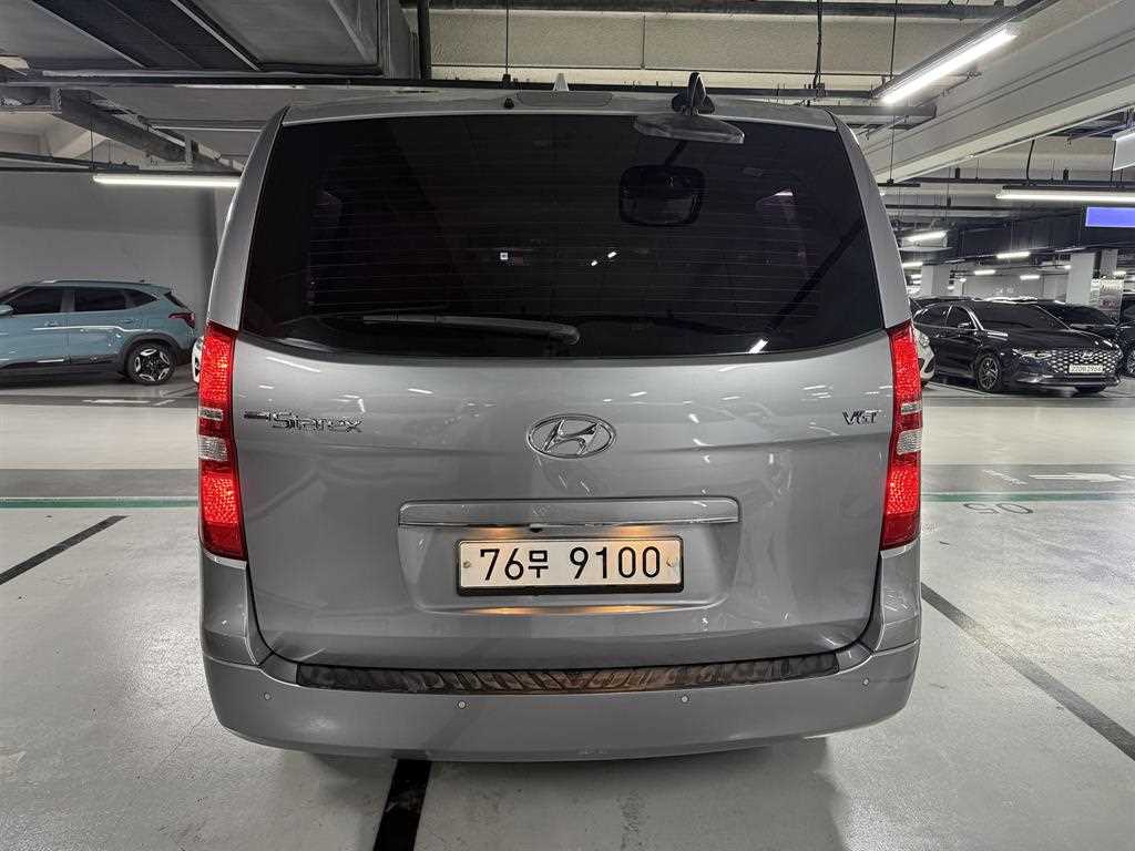 HYUNDAI Starex - Vista 6