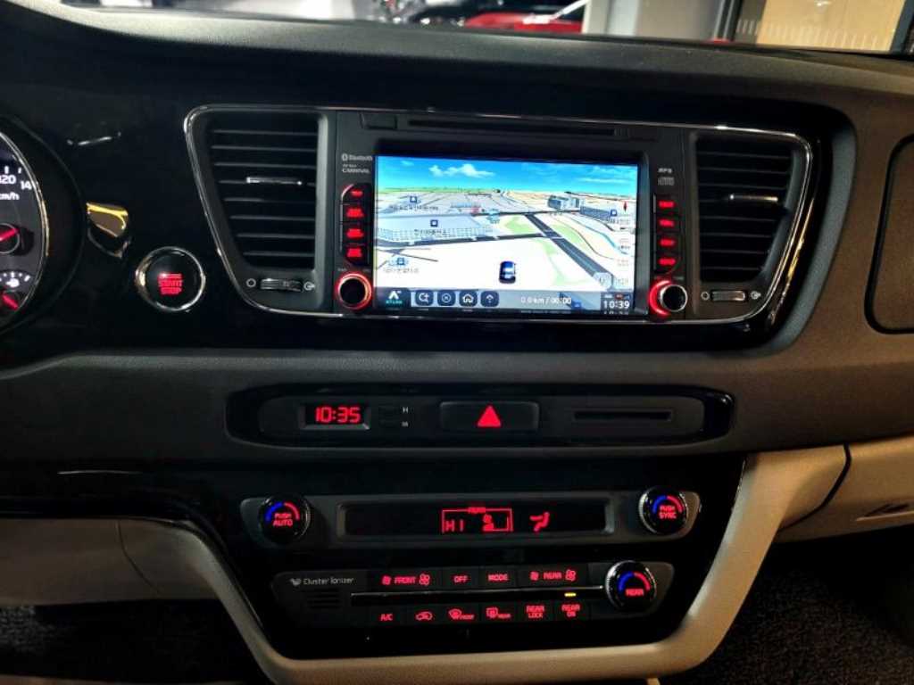 KIA Carnival - Vista 8