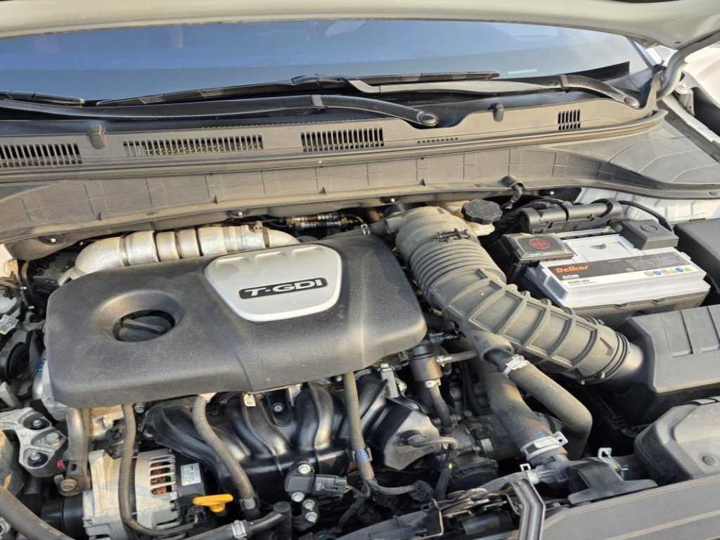 HYUNDAI Kona - Vista 8