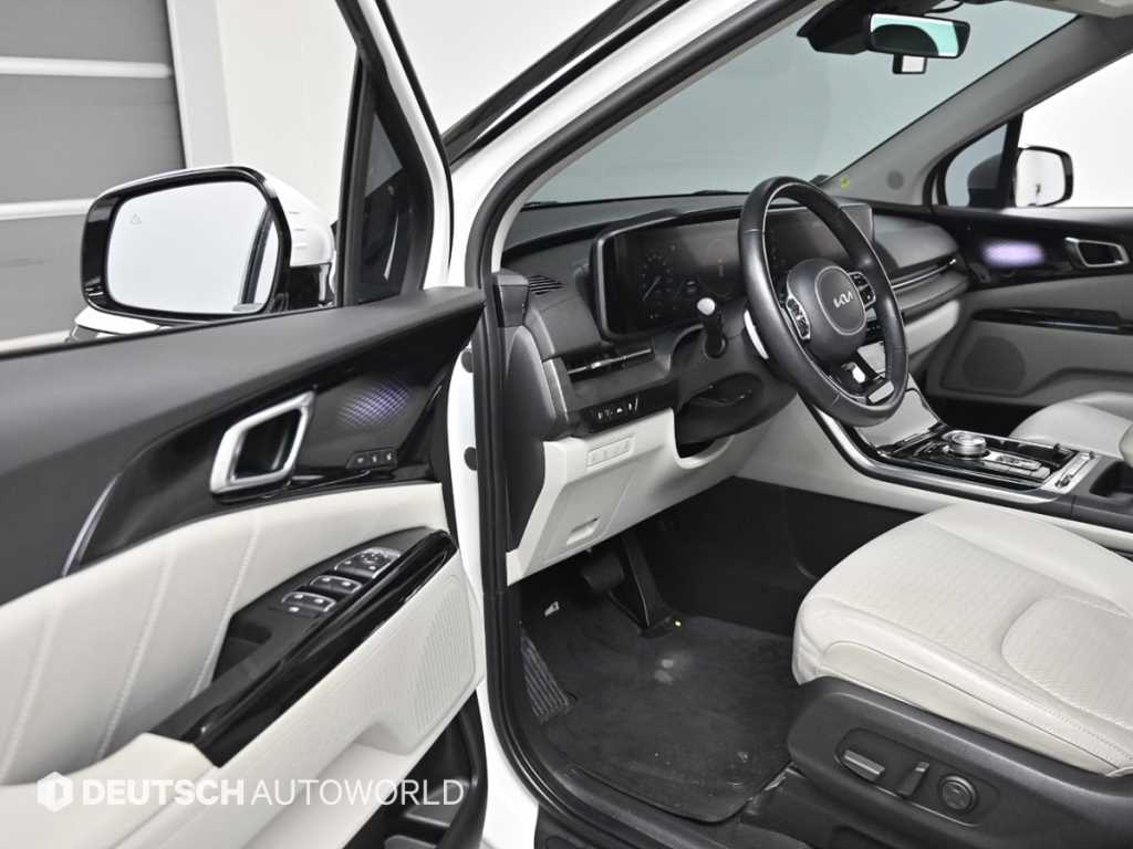 KIA Carnival - Vista 11