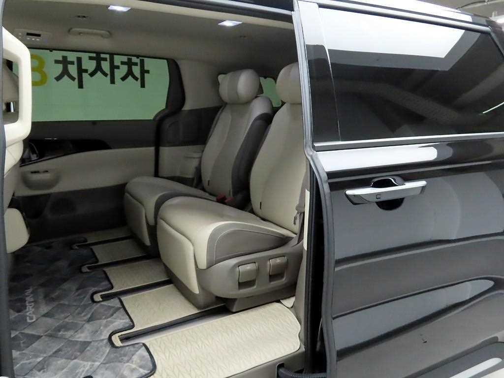KIA Carnival - Vista 12