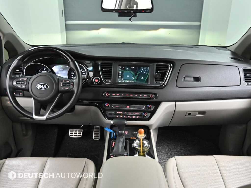 KIA Carnival - Vista 7