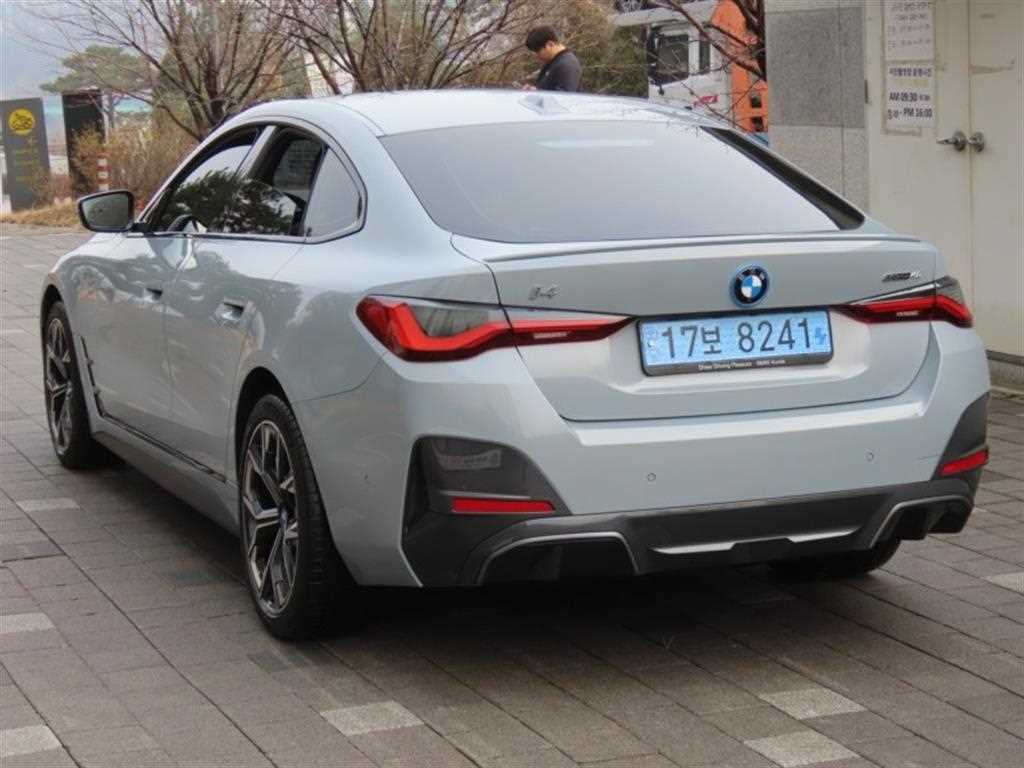BMW i4 - Vista 4