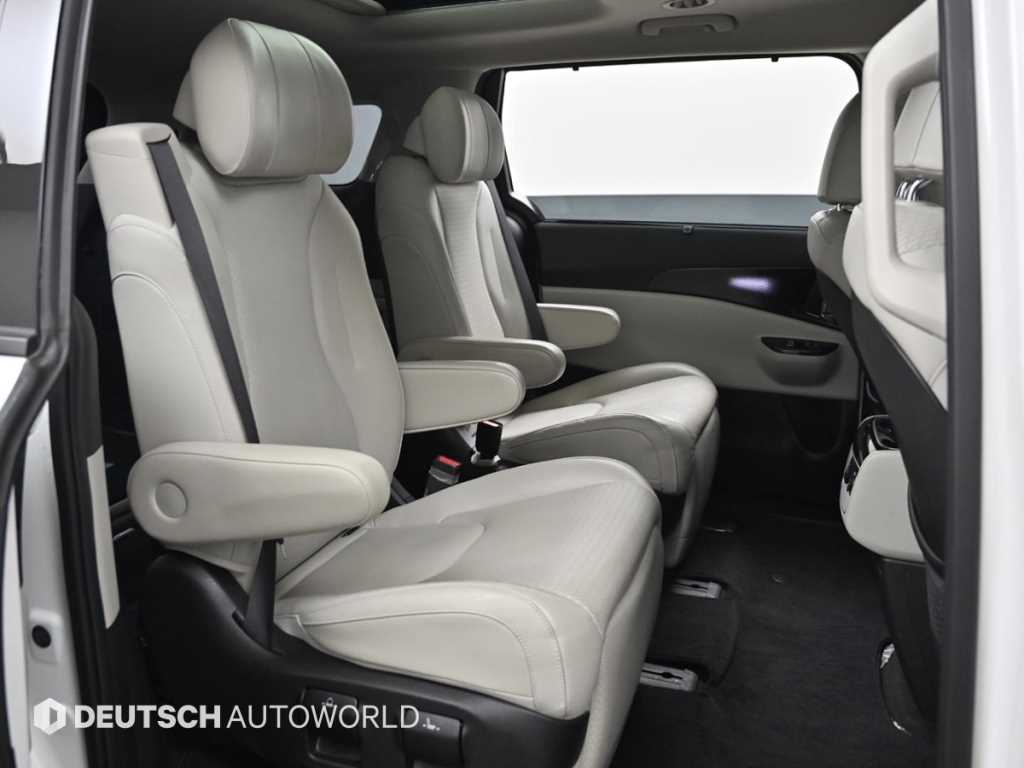 KIA Carnival - Vista 12