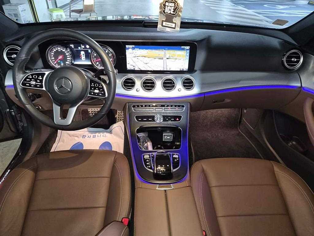 Mercedes Benz E class - Vista 8