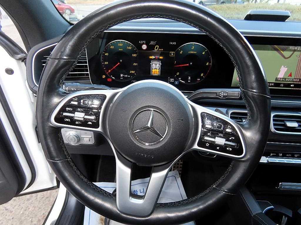 Mercedes Benz GLE Class - Vista 8