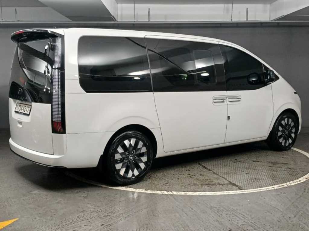 HYUNDAI Staria - Vista 4