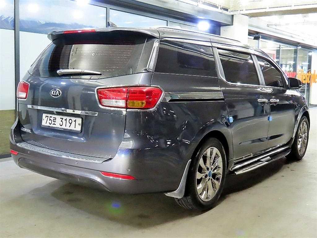 KIA Carnival - Vista 4