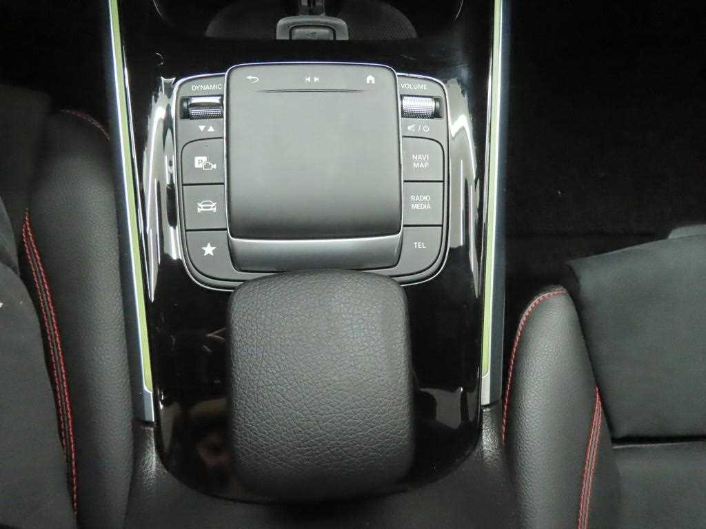 Mercedes Benz GLB Class - Vista 12