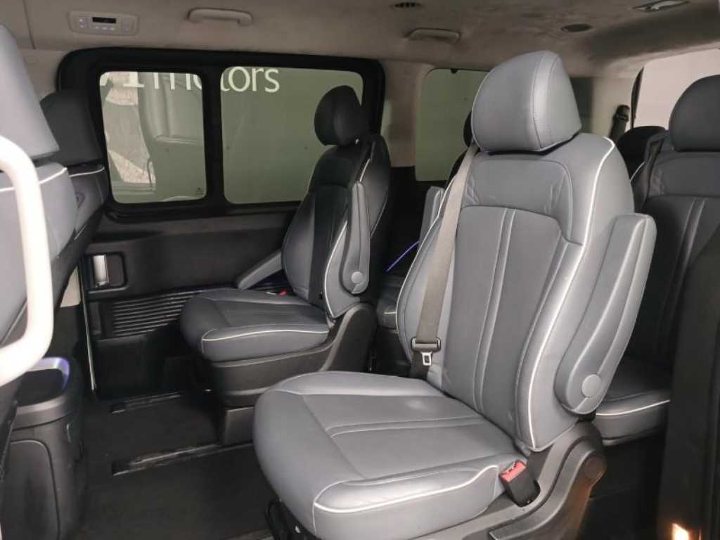 HYUNDAI Staria - Vista 8