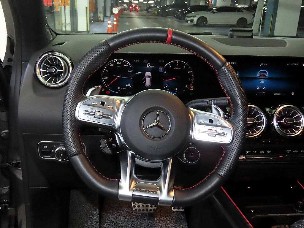 Mercedes Benz GLA Class - Vista 8