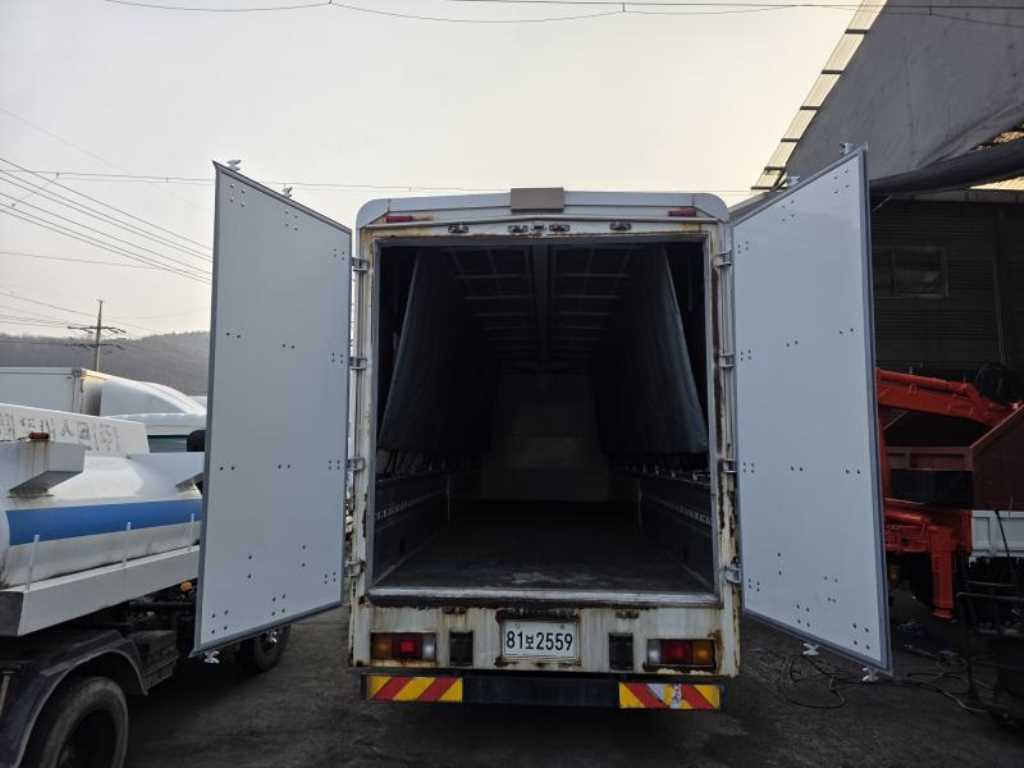 medium and large cargo truck - Vista 9