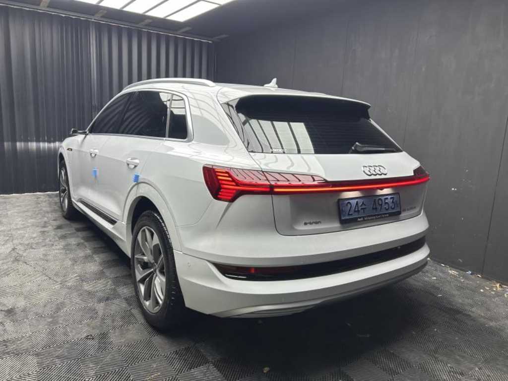 Audi e-Tron - Vista 4