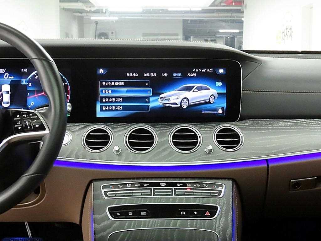 Mercedes Benz E class - Vista 8