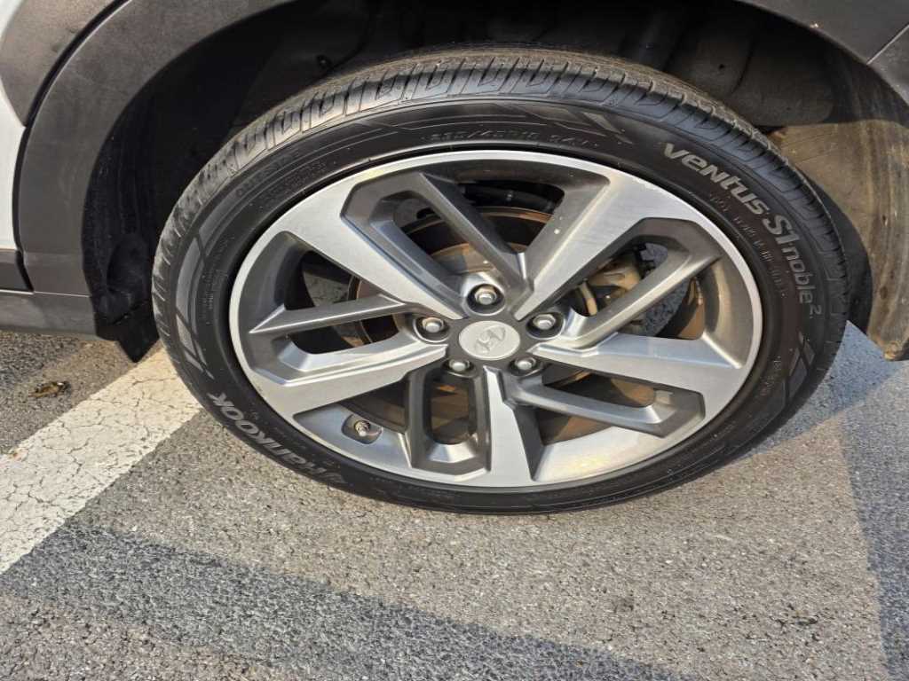 HYUNDAI Kona - Vista 10