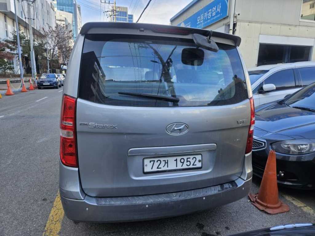 HYUNDAI Starex - Vista 5