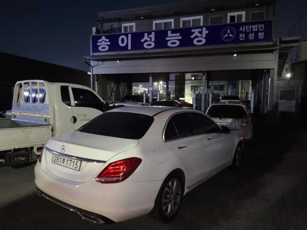 Mercedes Benz C Class - Vista 4