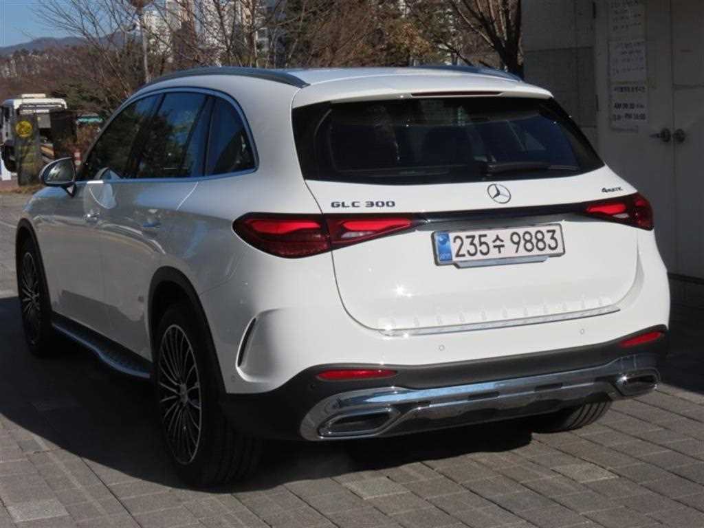 Mercedes Benz GLC Class - Vista 4