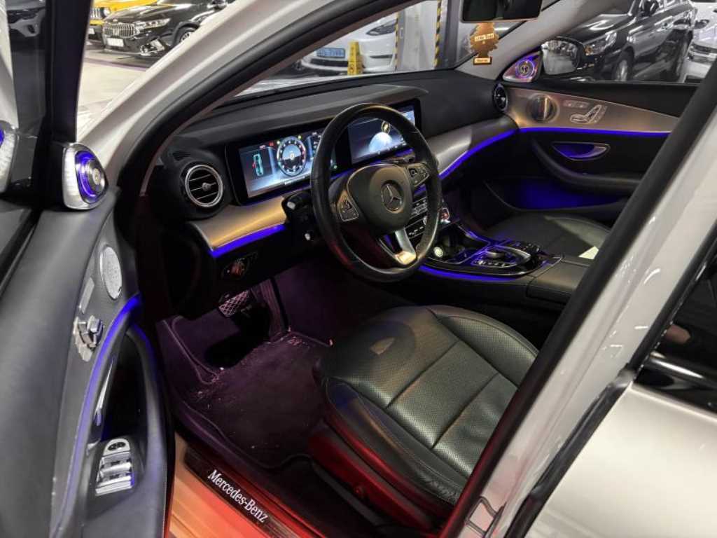 Mercedes Benz E class - Vista 5