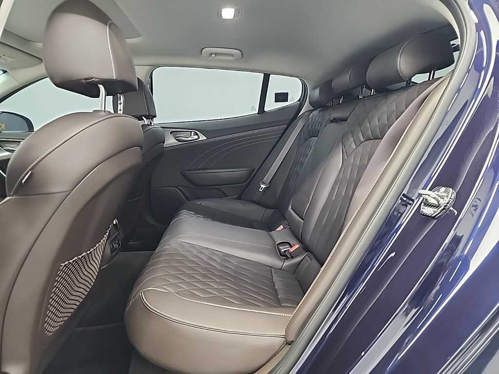 KIA Stinger - Vista 12